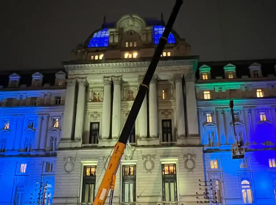 El Gobierno nacional celebró los cambios en la fachada del Palacio Libertad, ex Centro Cultural Kirchner