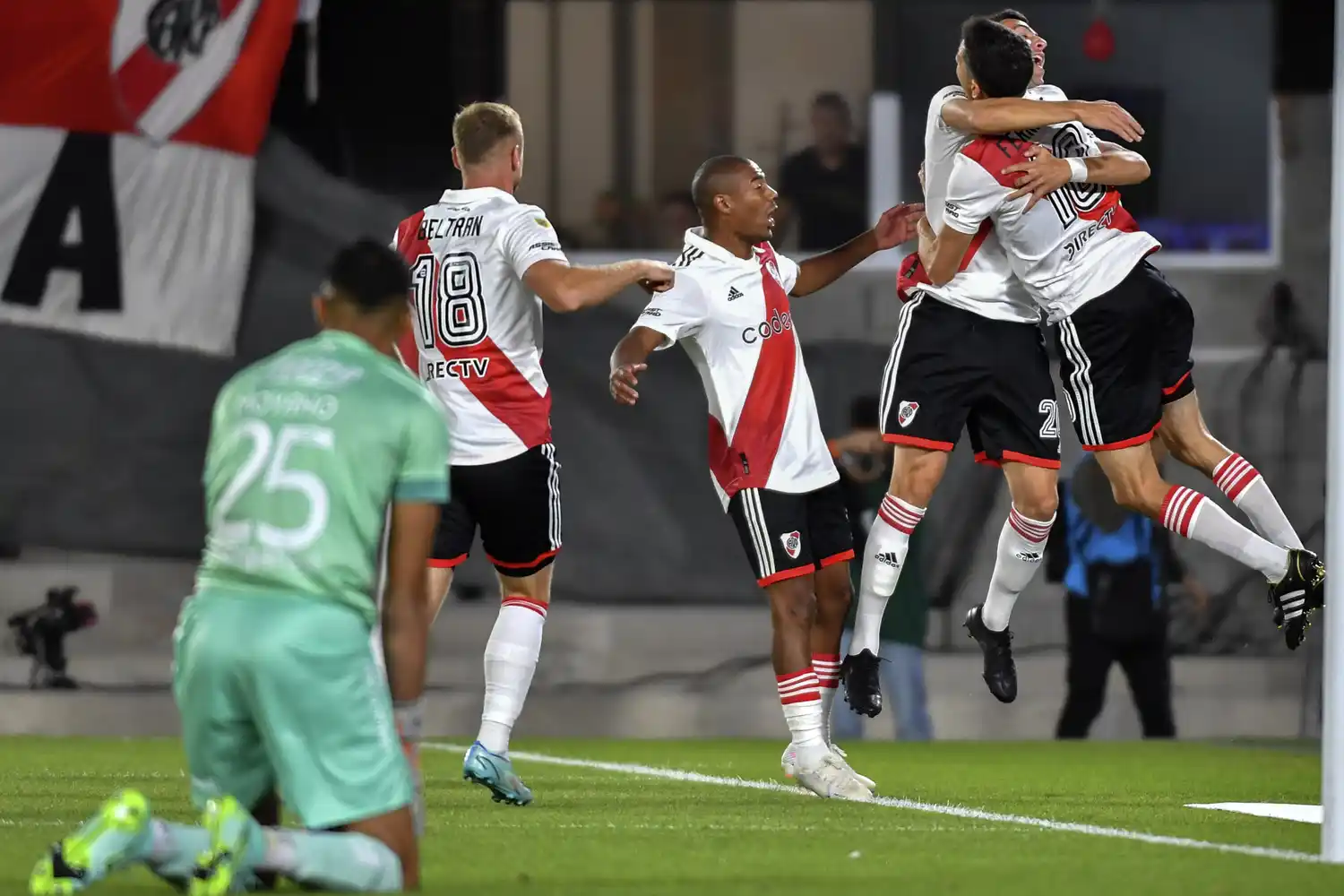 River superó a Unión y se consolida en la punta