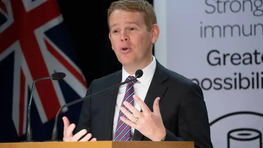 El ministro Chris Hipkins insistió en que la eliminación del virus sigue siendo la prioridad frente al actual brote, que acumula 71 casos activos.