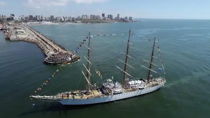 La Fragata Libertad, un mundo de trabajo y obligaciones y también de música y camaradería