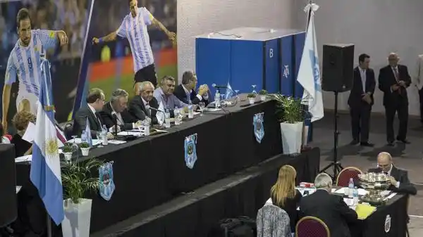 AFA: acordaron la creación de la Superliga y comenzaría en agosto