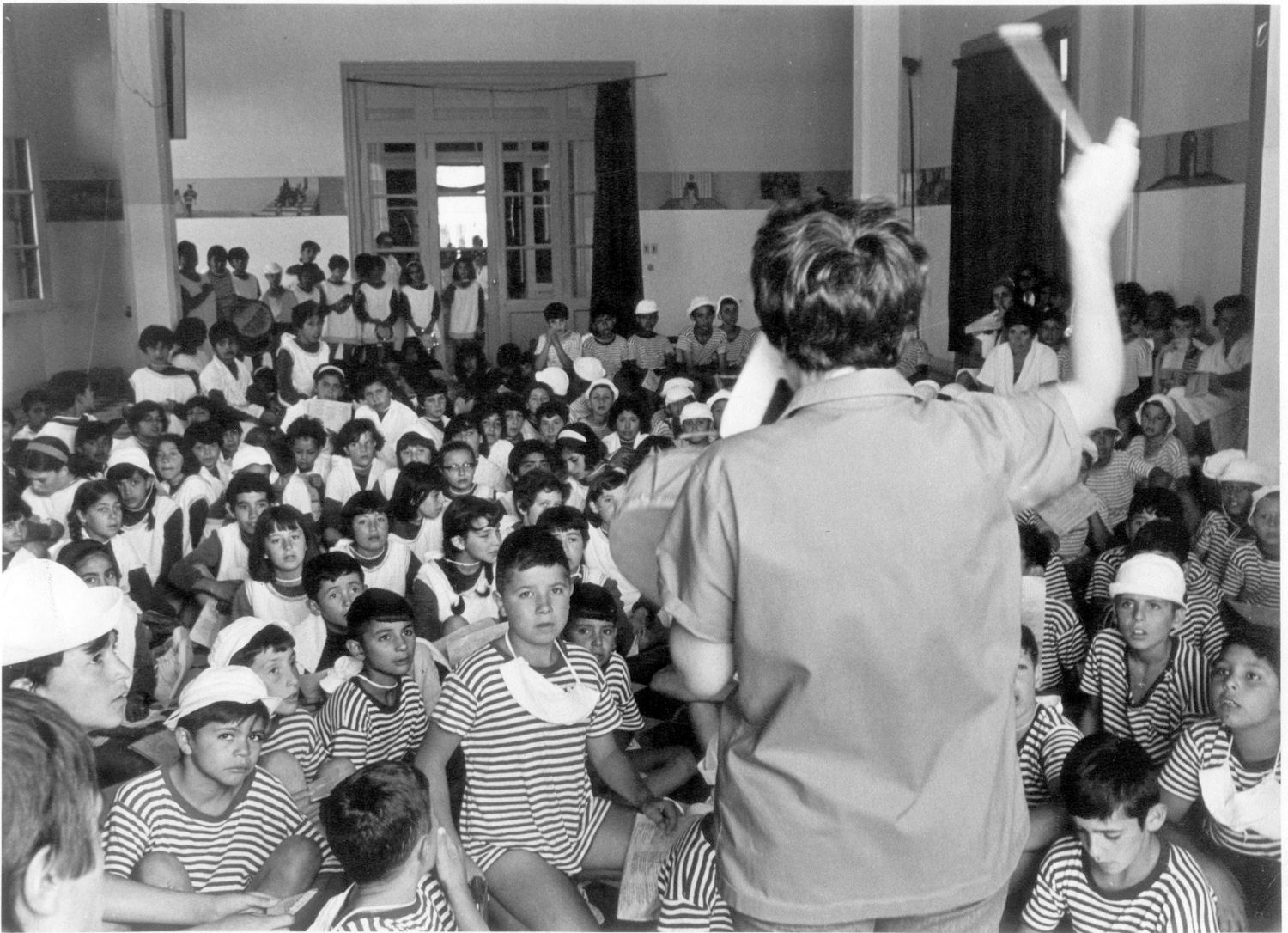 María Elena Walsh. Actuando en la Colonia de Niños