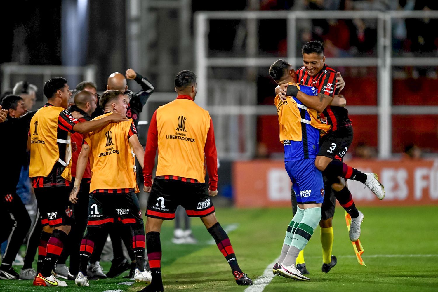 El festejo de Patronato, que jugó por primera vez en su cancha en esta C