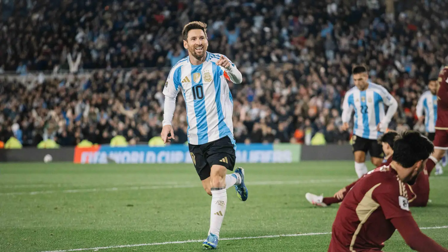 Lionel Messi celebrando uno de sus dos goles.
