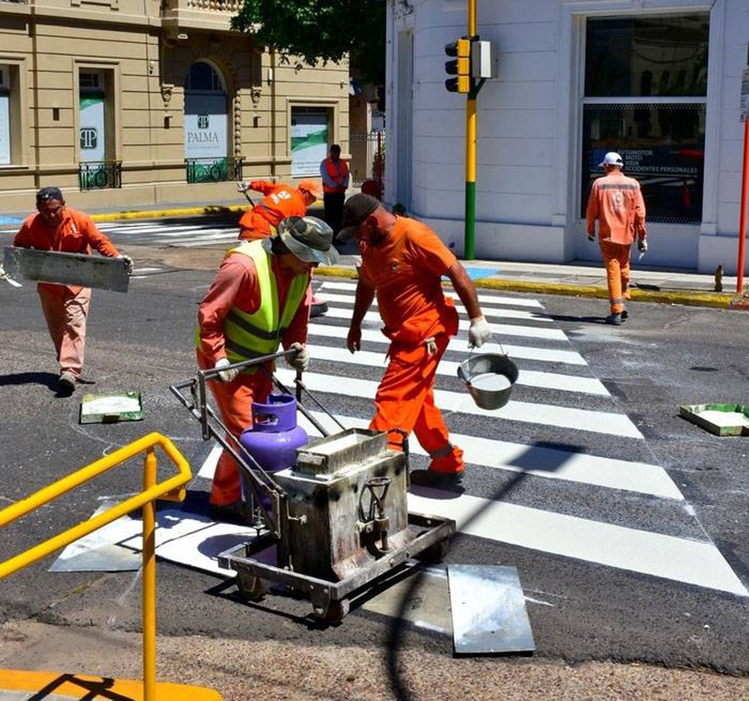 Demarcación de avenidas, sendas peatonales y nueva señalética vial