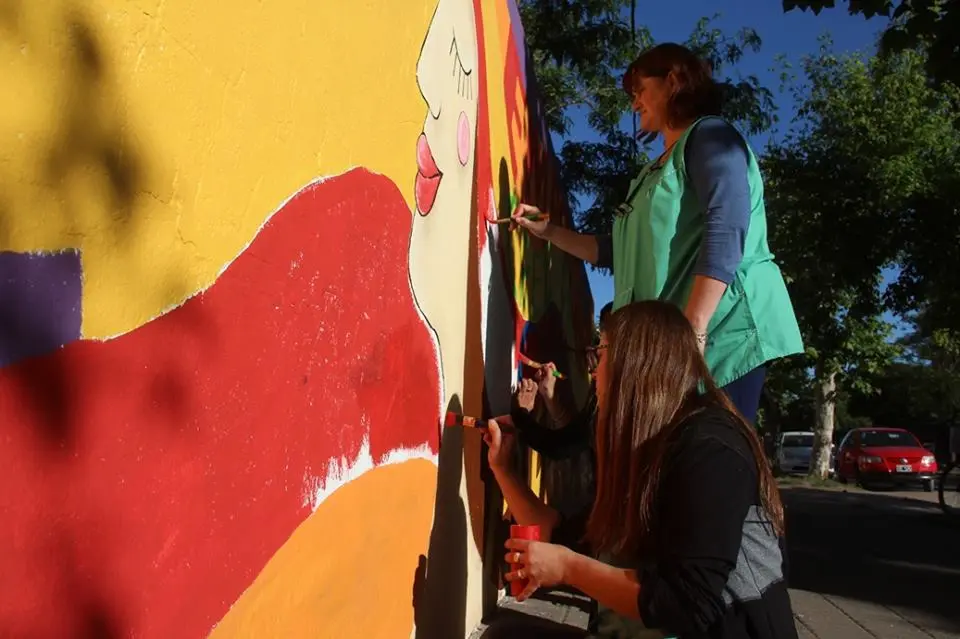 LOBERIA: Pintaron murales en jornada contra la violencia