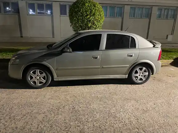 Detuvieron a dos jóvenes con bolsas de marihuana en zona sur