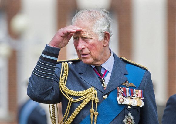 Carlos III hereda también una fortuna colosal