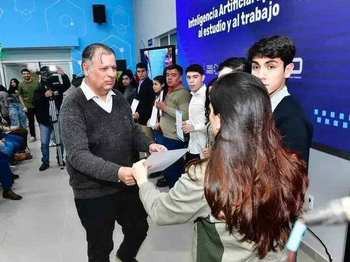 Formosa fortalece la soberanía tecnológica
con más de 50 nuevos egresados del CID