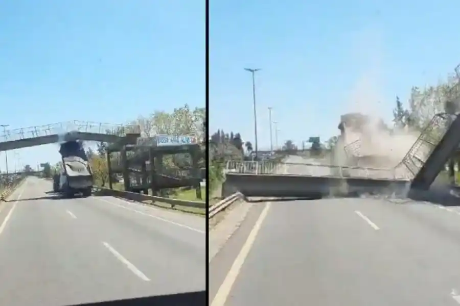 VIDEO | Se olvidó la batea levantada, chocó un puente peatonal y lo destruyó