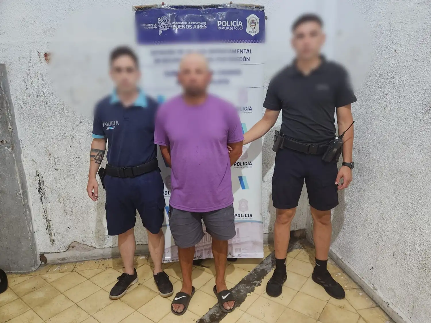 La víctima de 20 años sufrió el abuso en el baño público.
