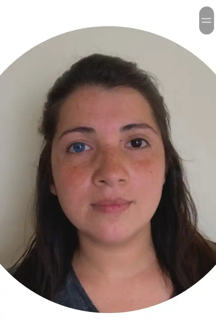 Mide 1.52 metros, es delgada, de tez blanca y tiene el cabello largo castaño oscuro, de acuerdo al parte policial.