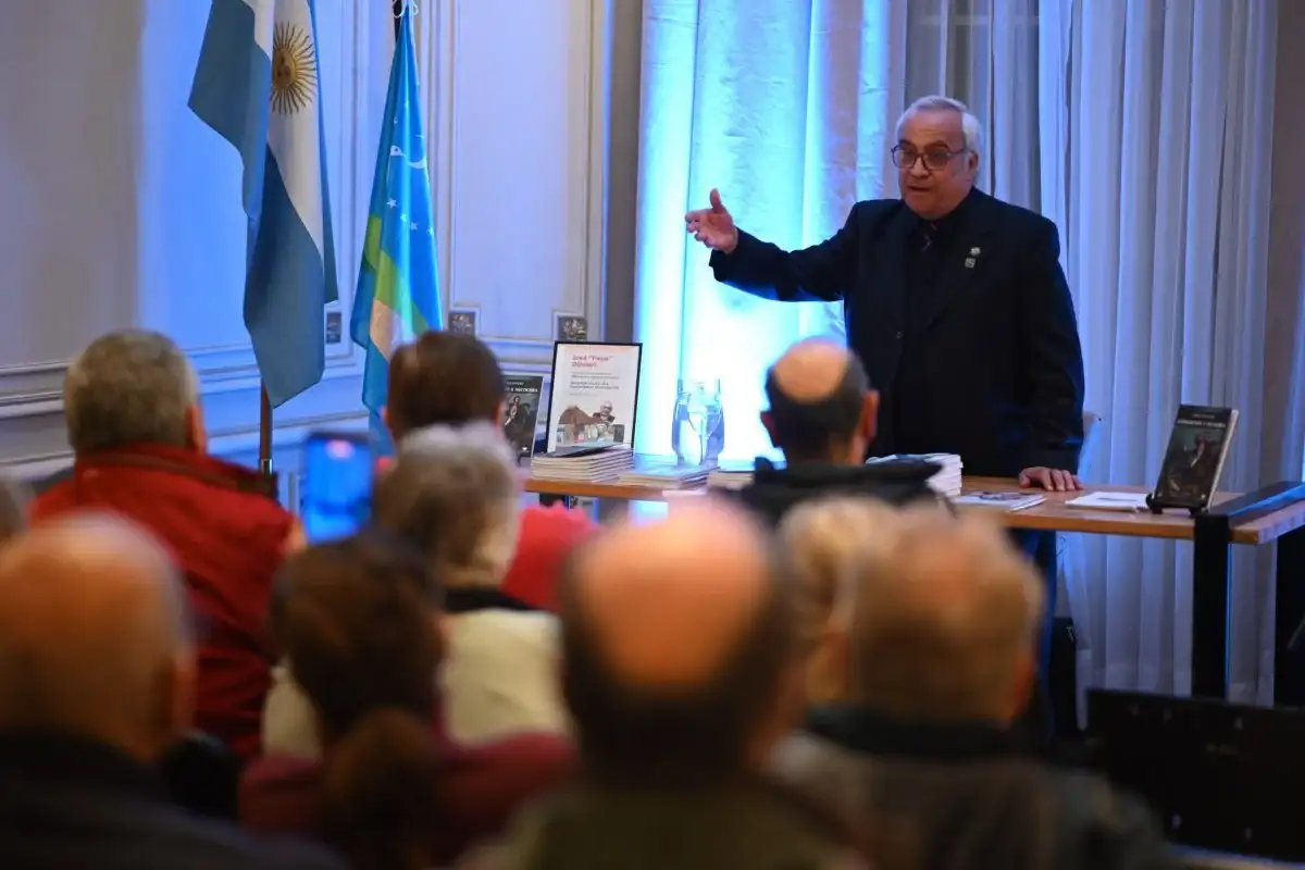 El escritor gualeguaychuense Pepe Olivieri presentó su nuevo libro sobre Mariano Necochea