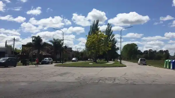 Reordenamiento vehicular: se avanza en la construcción de una rotonda en Escribano y Costanera