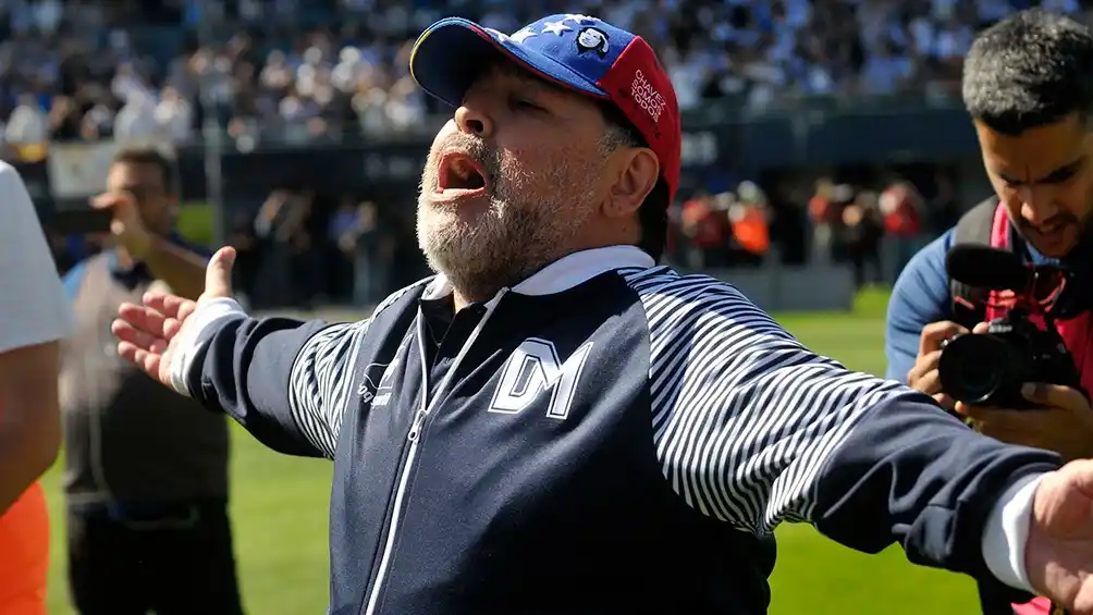 Caravana de simpatizantes de Gimnasia por Diego Maradona