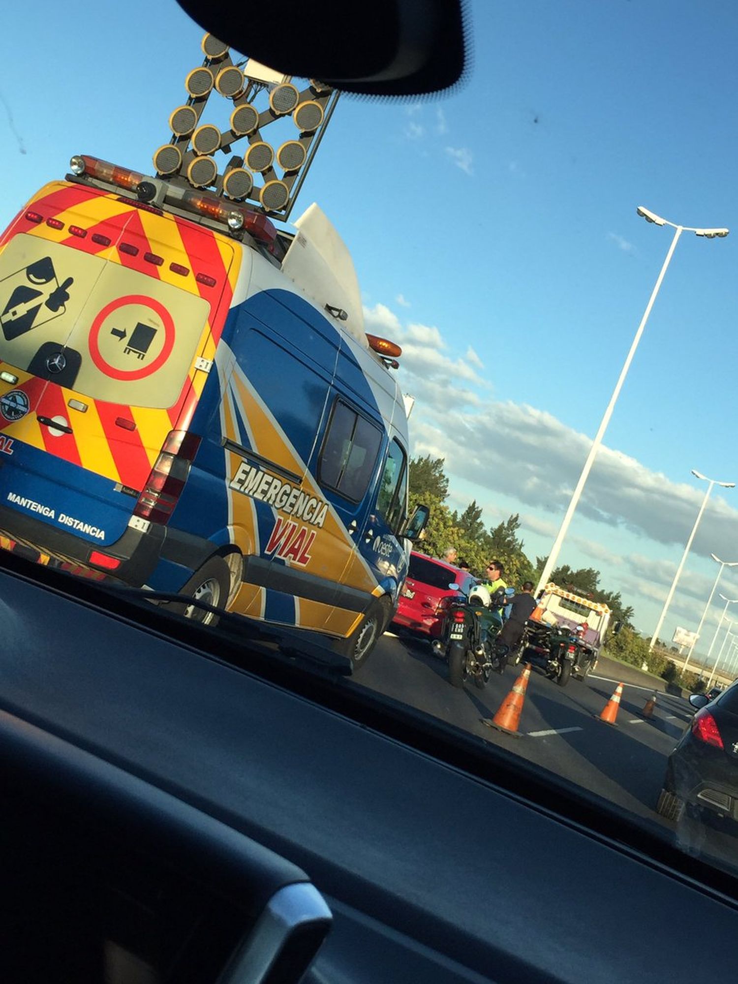 Lunes accidentado en la Autopista del Oeste: Tres heridos y demoras por un choque múltiple a la altura de Moreno