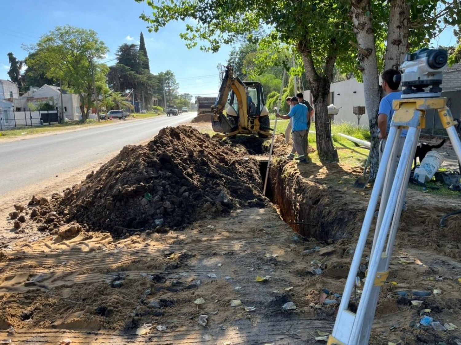 Llevan a cabo obras cloacales y arreglo de alcantarillas en diferentes zonas de la ciudad