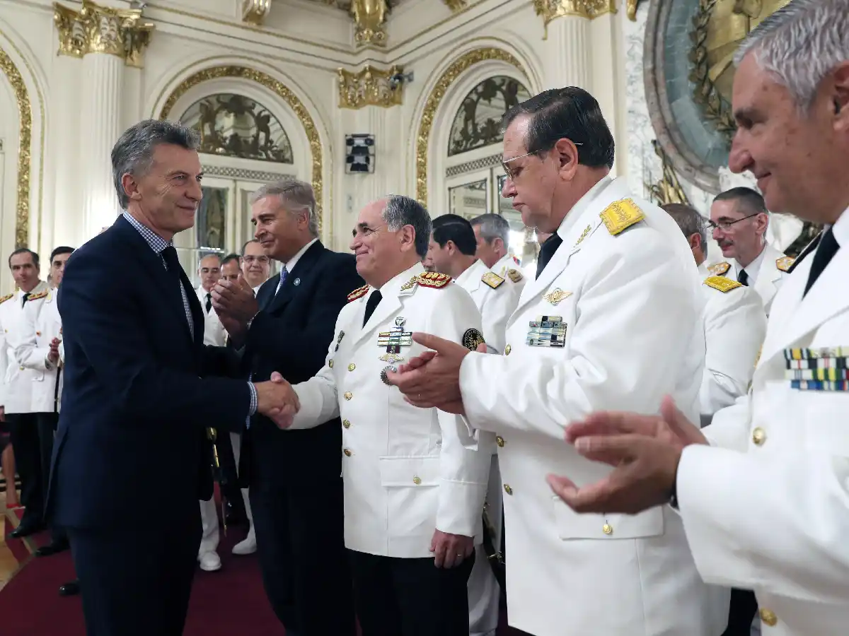 Macri pidió a las fuerzas armadas  "cargar las pilas en Navidad para construir el país que merecen" los argentinos