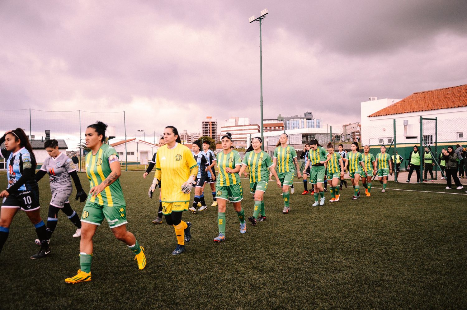 Aldosivi formando en la previa del partido (FOTO: Prensa Aldosivi)