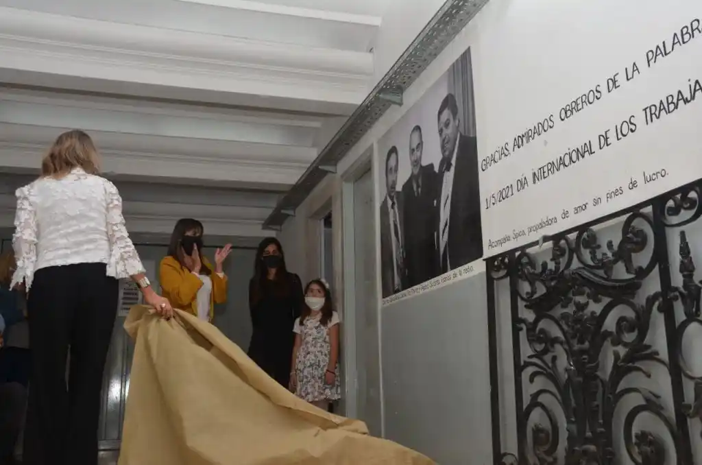 Quedó inaugurado el mural que rinde  homenaje a los obreros de la palabra