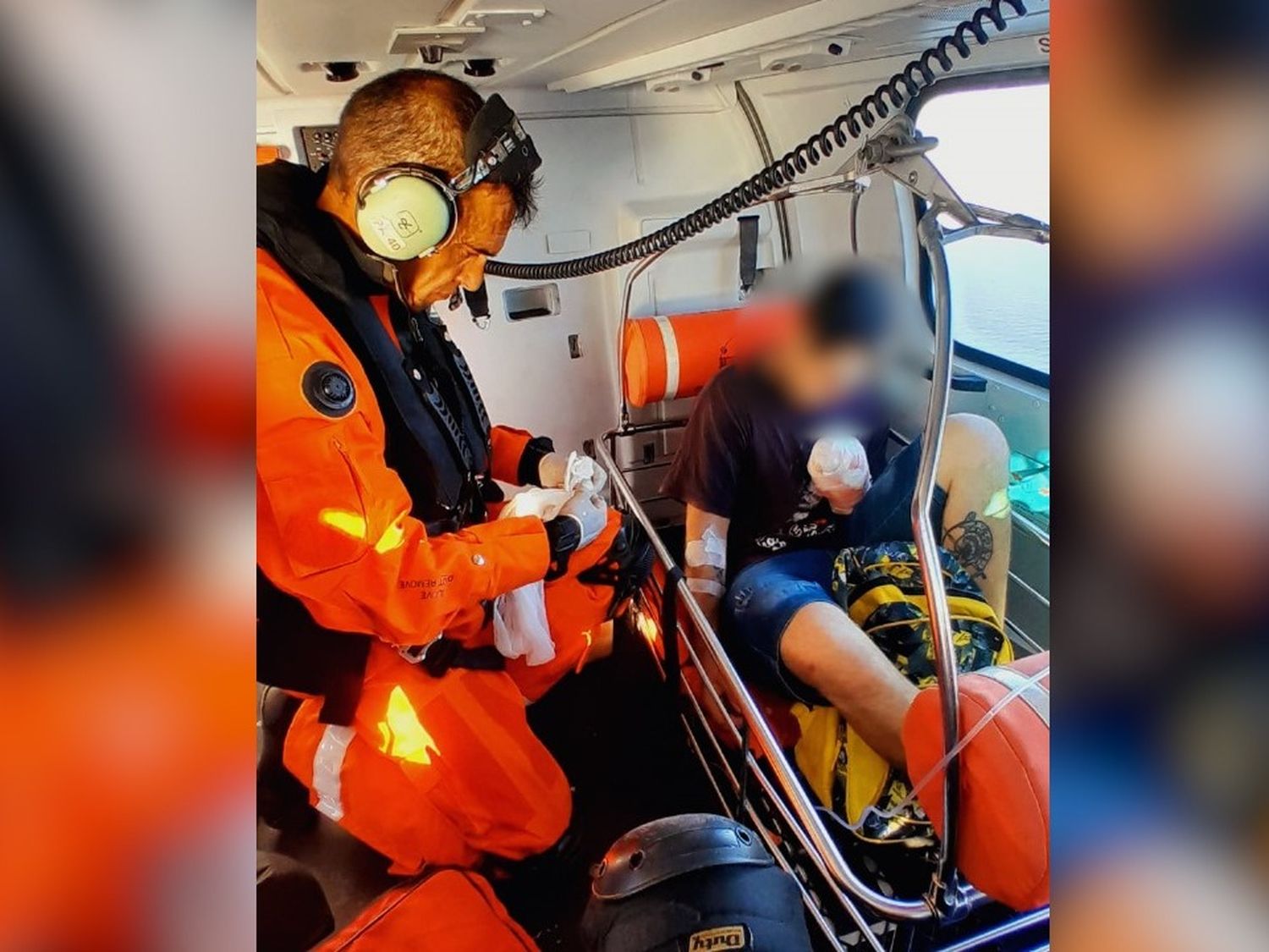 Operativo aéreo: Prefectura evacuó de urgencia a un tripulante accidentado a 200 kilómetros de Mar del Plata