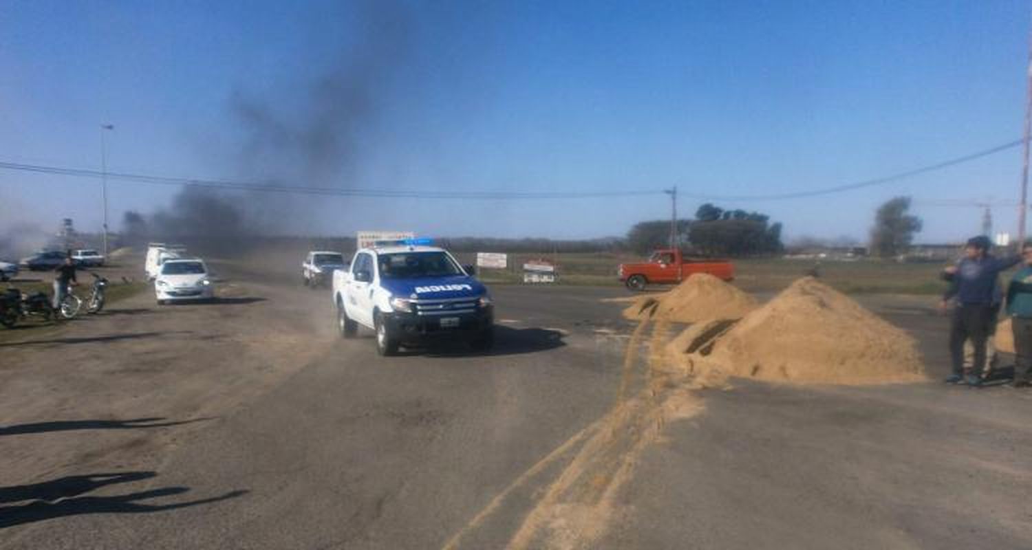 Persecución a los tiros en medio del corte de la ruta 1001