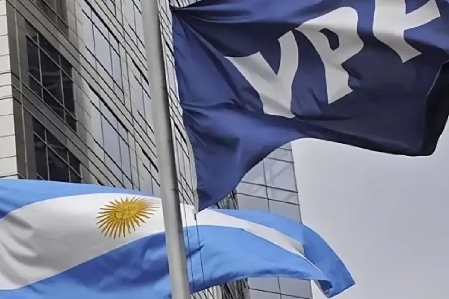 YPF no será privatizada y otras tres empresas operarán mixtas