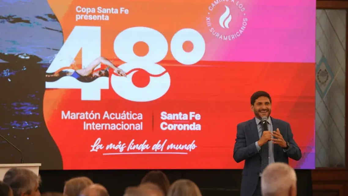 Pullaro dio la bienvenida a nadadores de ocho países que participarán en la Santa Fe–Coronda