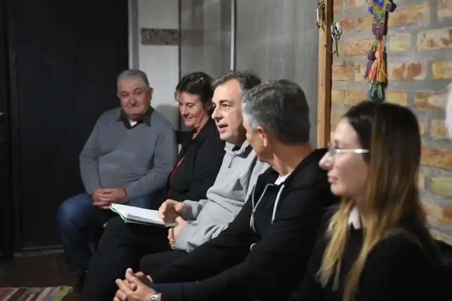 Funcionarios del Gabinete en los barrios Italia, La Cañada, Malvinas y Zazpe