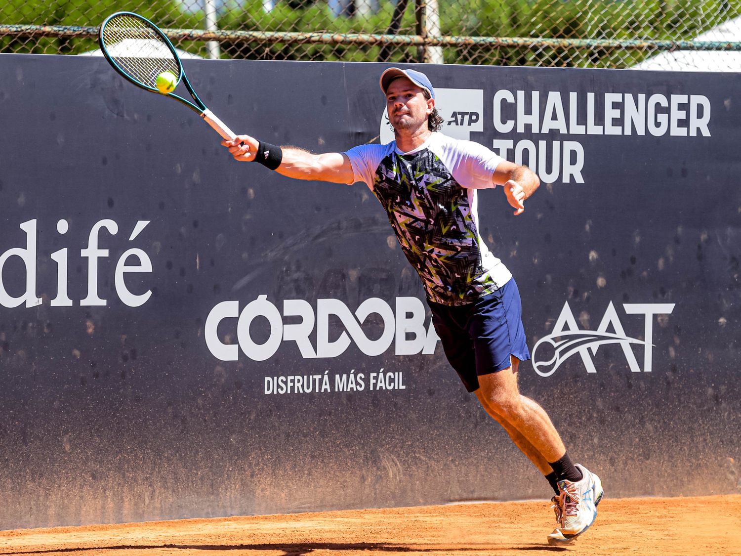 Triunfazo de Villanueva y pase a cuartos. El paranaense de 30 años levantó un match point en el segundo set y remontó el partido para vencer a Emilio Nava