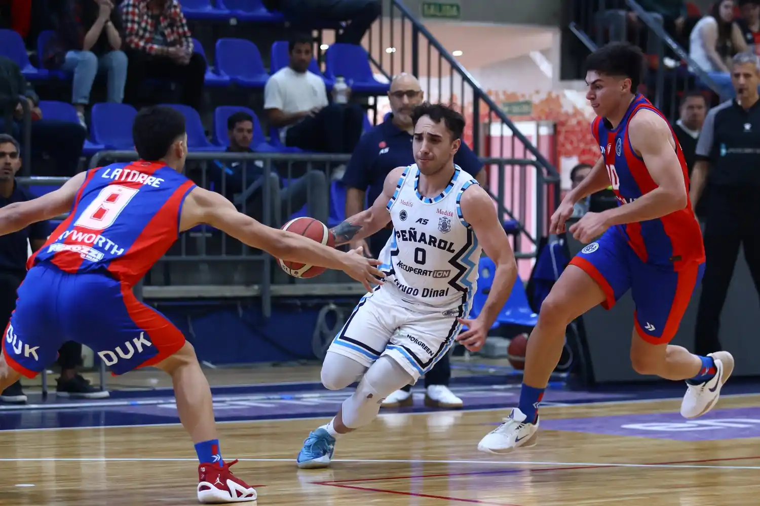 Peñarol no sostuvo su nivel y perdió ante San Lorenzo en el "Pando"