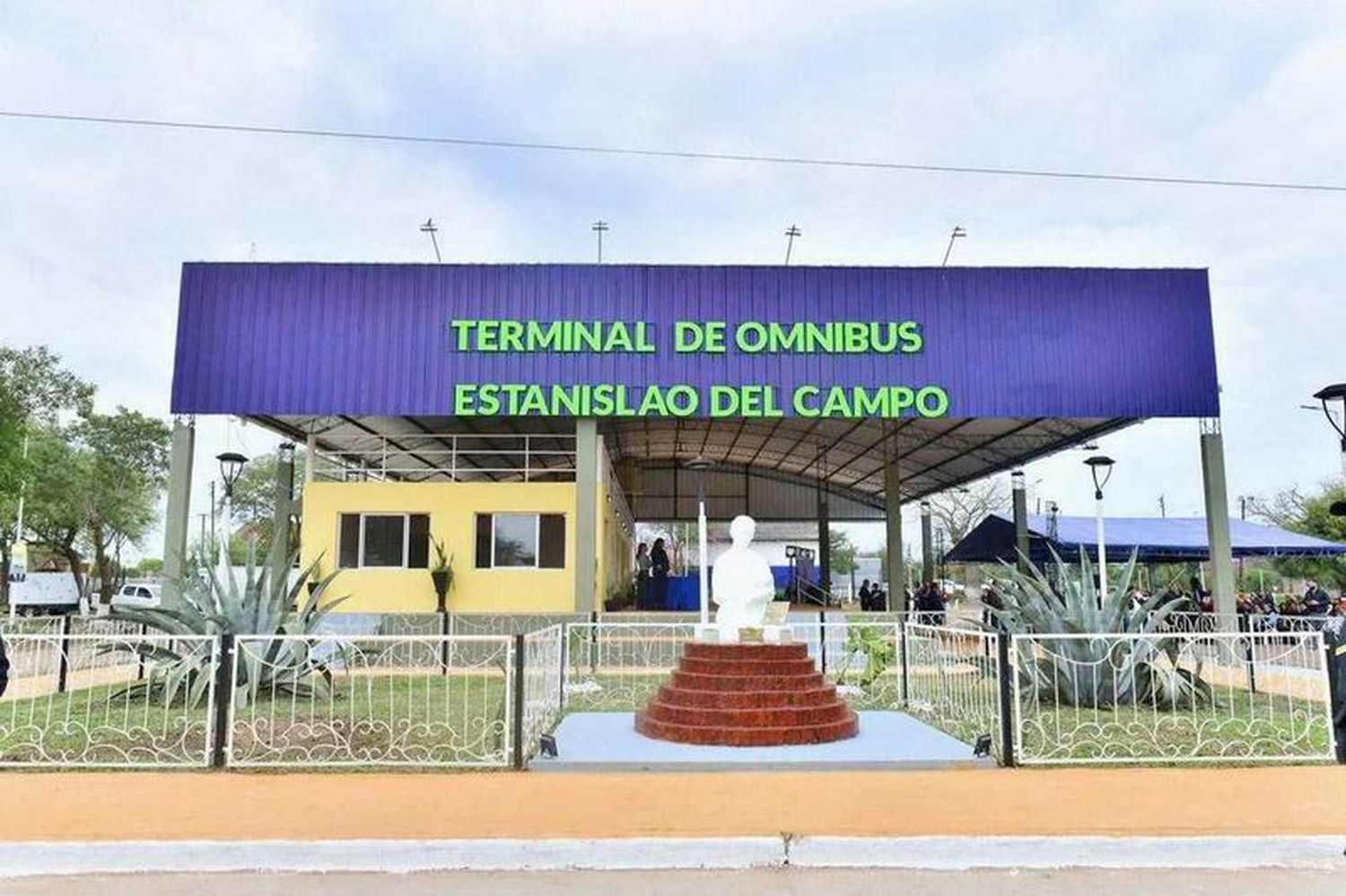 El gobernador inauguró la estación
terminal de ómnibus de Estanislao del Campo