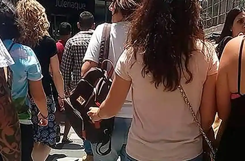 Filmó a tres «pungas» en pleno centro porteño y los escrachó