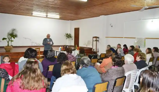 Disertan sobre Amoris Laetitia en Parroquia San José
