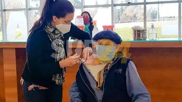 Bustos: Pedimos tranquilidad porque van a seguir llegando segundas dosis de Sputnik V