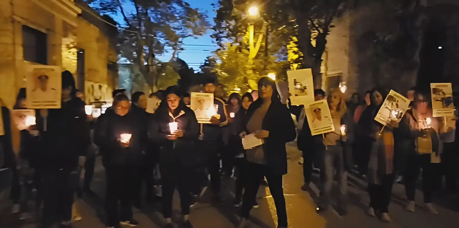Paula, la madre de Lalo Cantero, encabezó la marcha en Zárate.