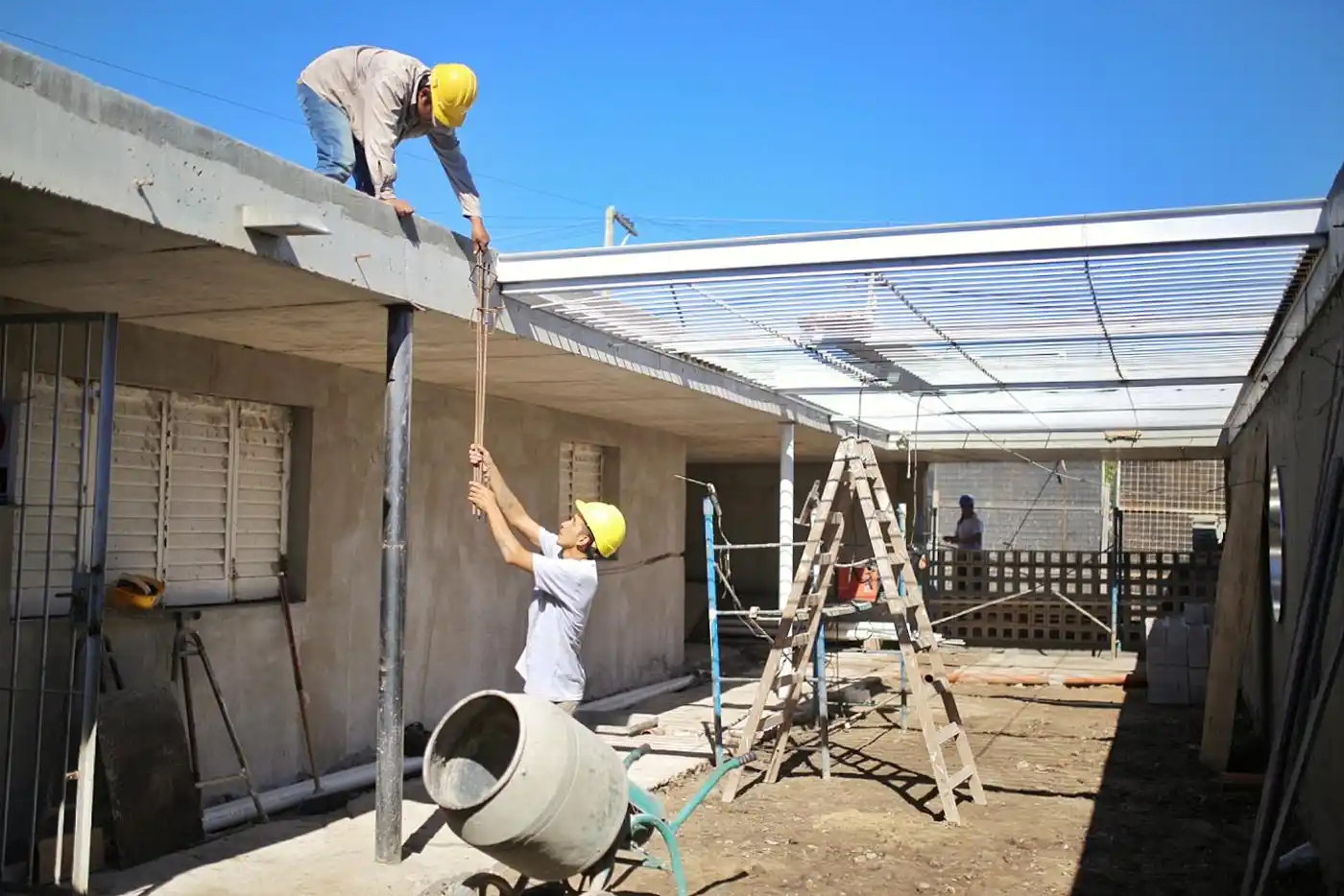 José Corral recorrió las obras en el Jardín Municipal de San Lorenzo