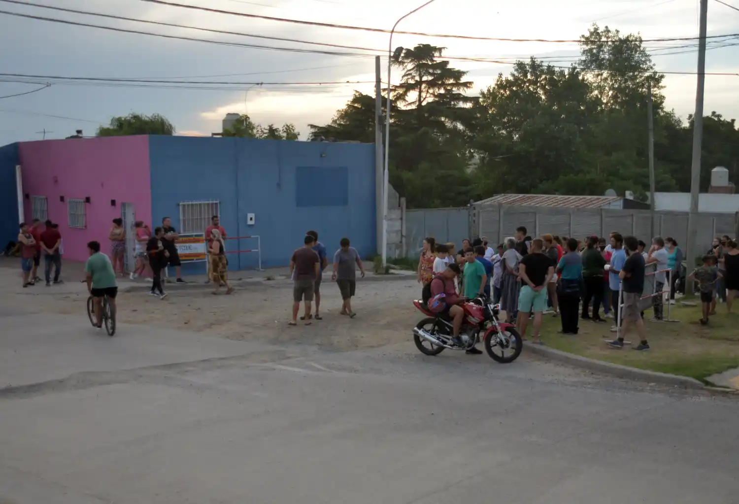 Un grupo de vecinos de La Movediza exigió que le devuelvan la sociedad de fomento al barrio