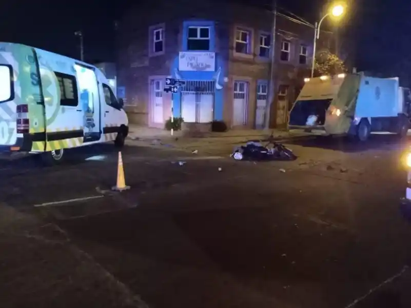 Tragedia en Mar del Plata: Un camión de residuos chocó a un adolescente y lo mató