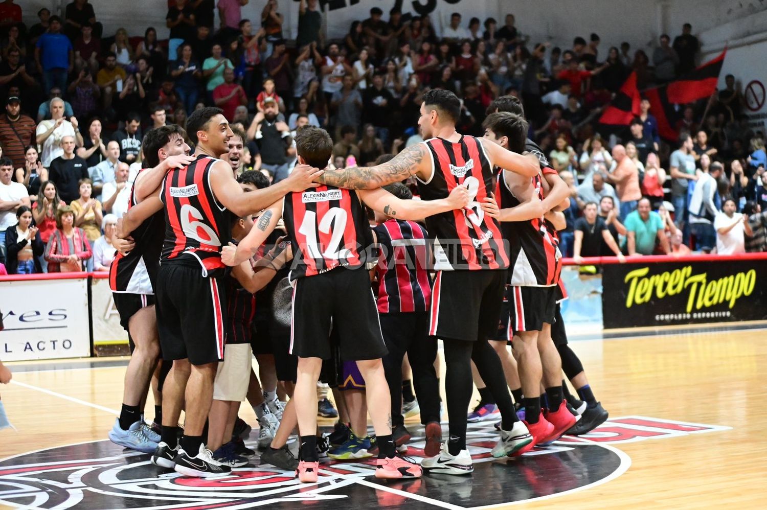 Abrazados a la ilusión: Central volvió a vencer a Santa Rosa y quedó a un paso del título