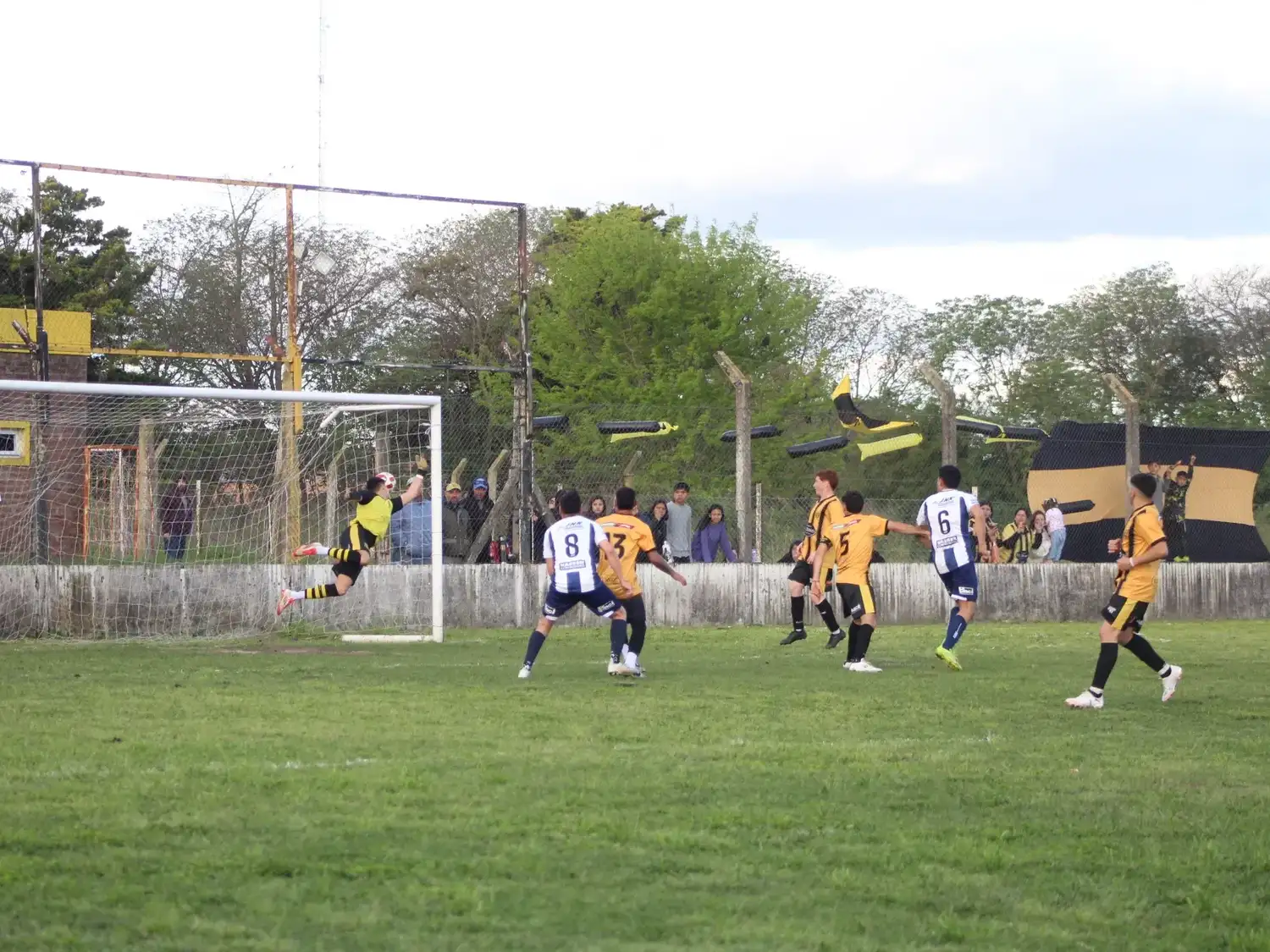 Sportiva manda en el Petit Torneo y Urquiza se ilusiona con la pelea por el título