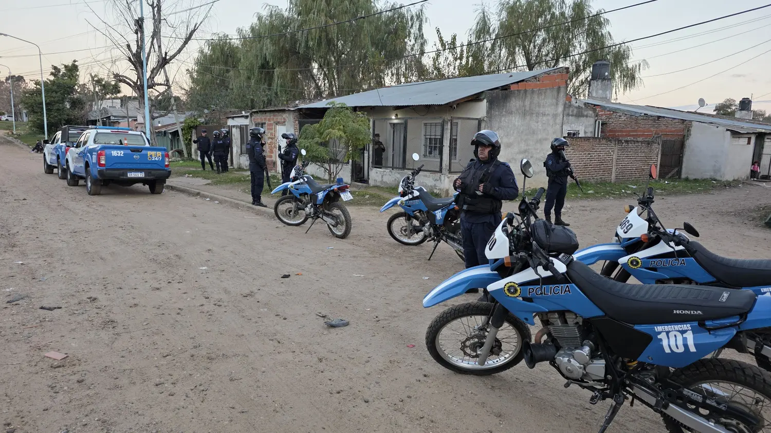 Allanamientos por un enfrentamiento armado terminaron con cinco detenidos y secuestro de drogas