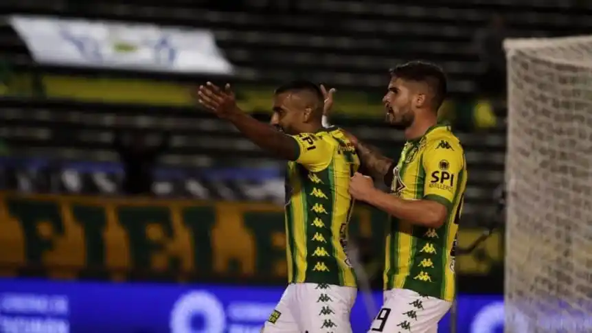 Aldosivi goleó a Colón y va por la Sudamericana