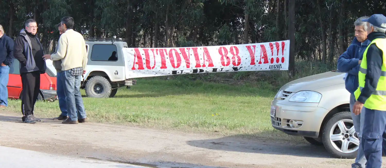 Ruta 88: La Provincia reconoció que no está en condiciones de convertirla en autovía