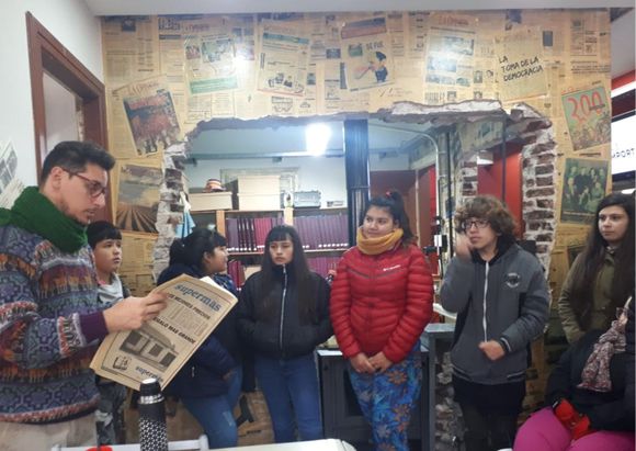 Docentes de la Secundaria 13 agradecen la visita a la redacción