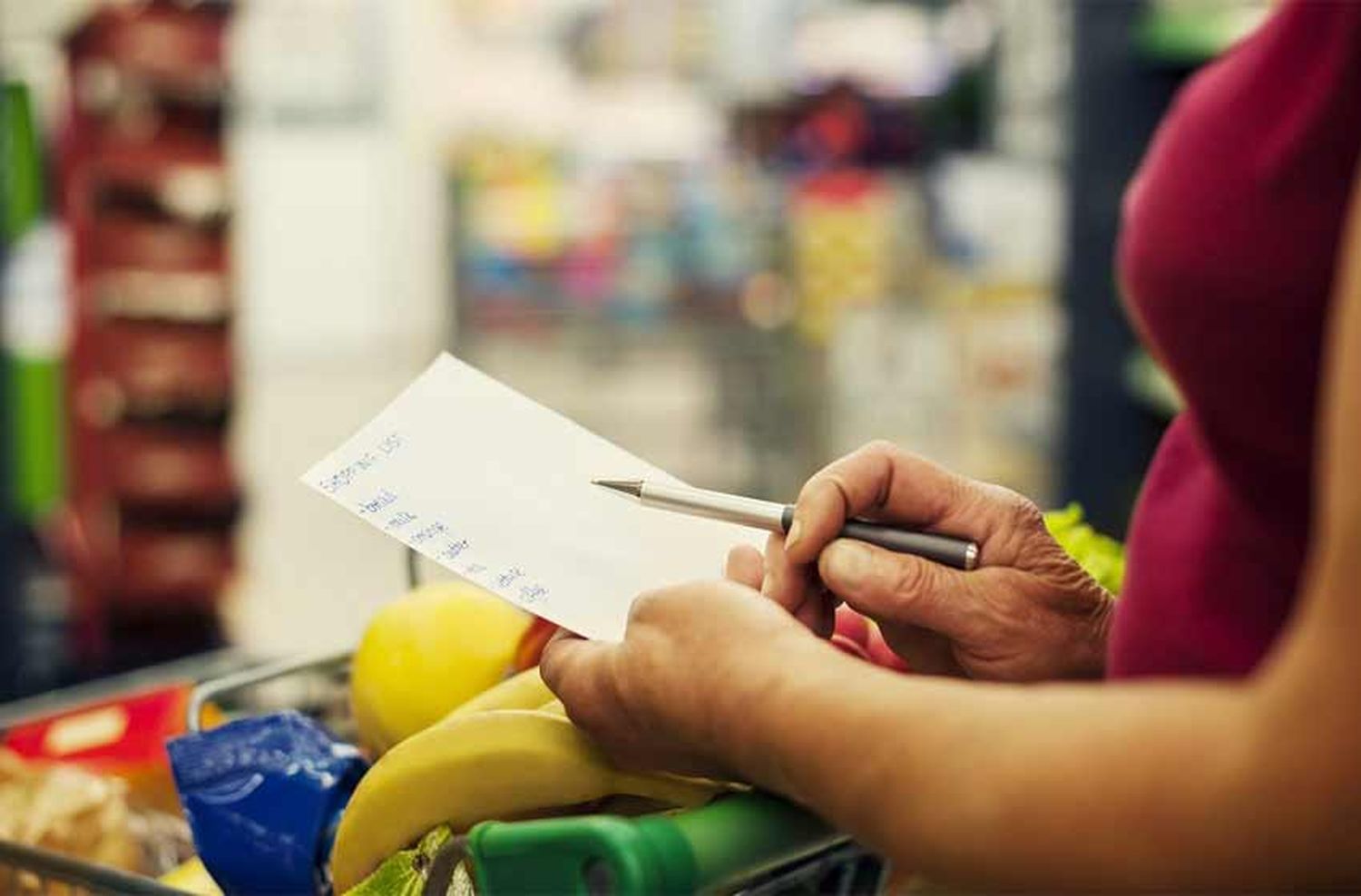 Supermercadistas advierten que la suba del dólar repercute en un fuerte aumento de los productos