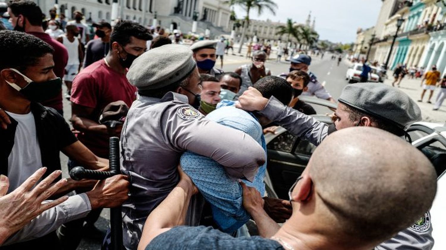 ARDE LA PROTESTA EN CUBA contra el régimen comunista