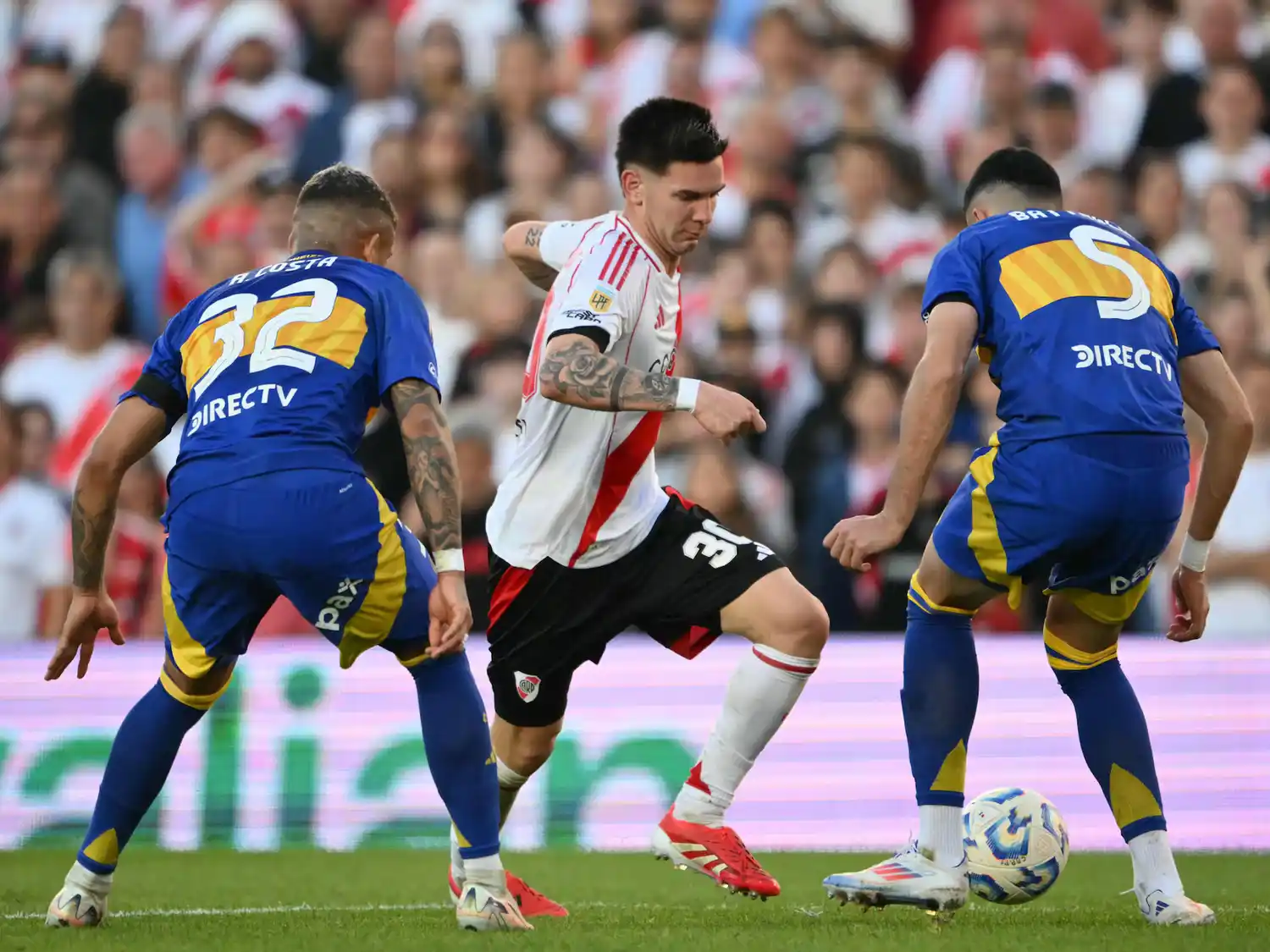 La gran joya del fútbol argentino estuvo en boca de todos tras su golazo en el Superclásico.
