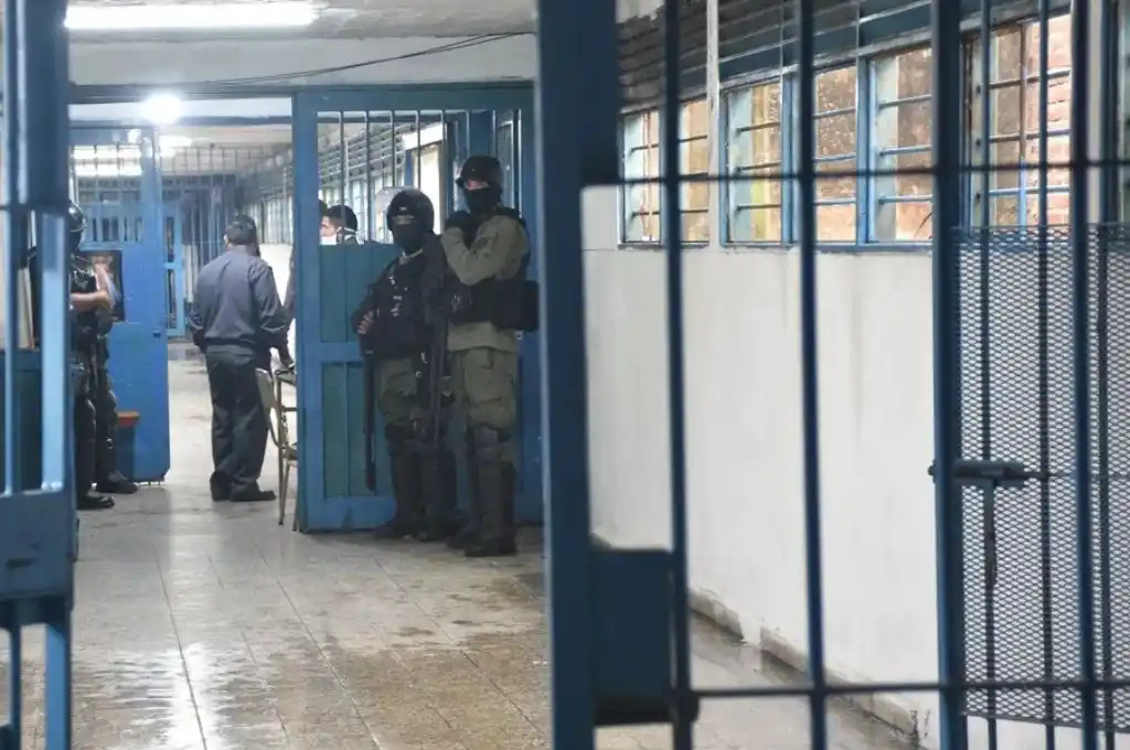 Cárcel de Coronda: detuvieron a un agente penitenciario por intentar ingresar teléfonos y chips