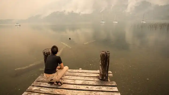 Incendio en Epuyén: vecinos de Bahía Mansa relatan tres noches de combate al fuego en el lago Epuyén